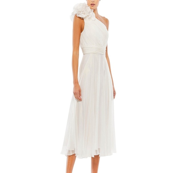 Mac Duggal Dresses & Skirts - Mac Duggal || Flower Cocktail Dress | White